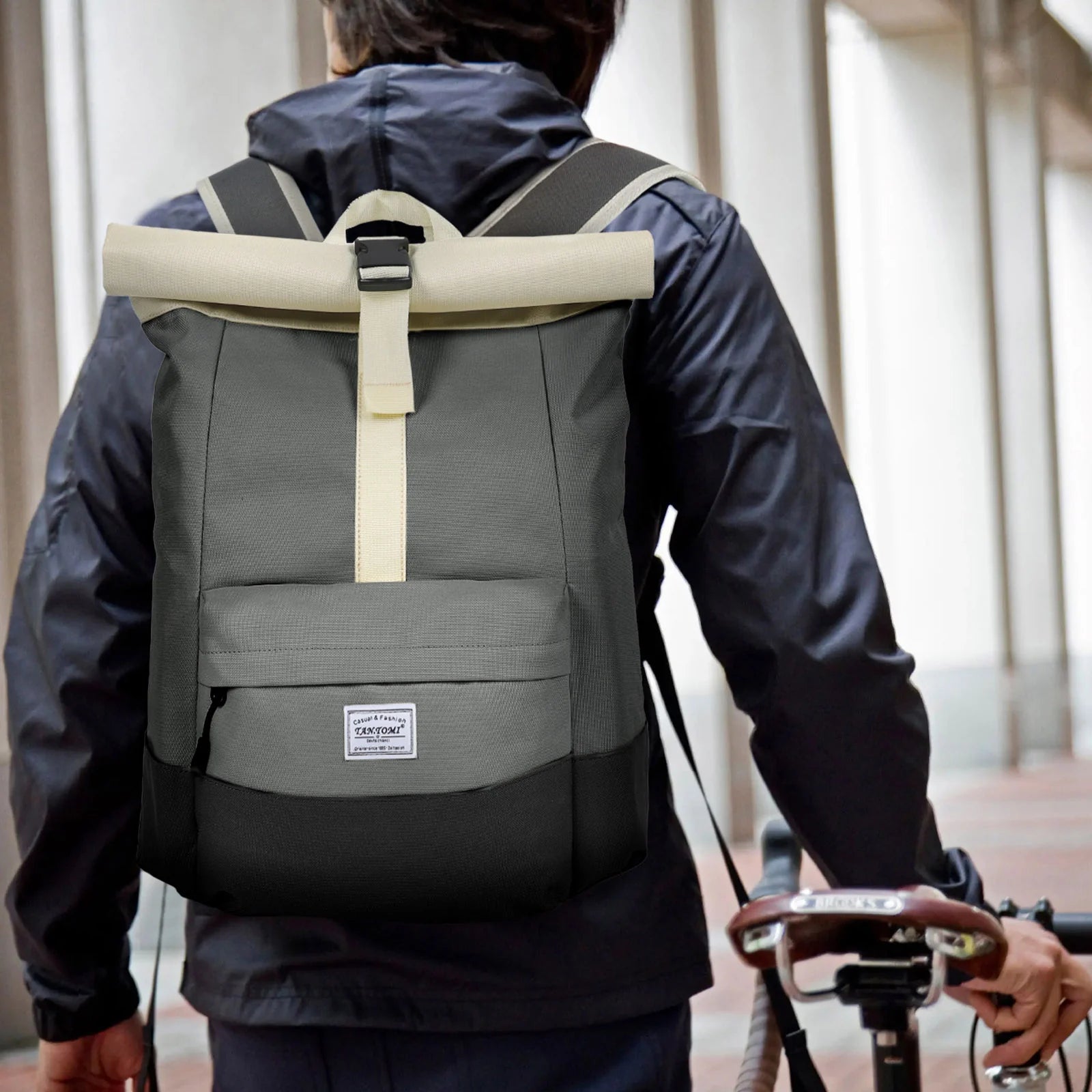 Sac à Dos Roll Top Gris et Noir – Sac Urbain Minimaliste pour Travail et Voyage