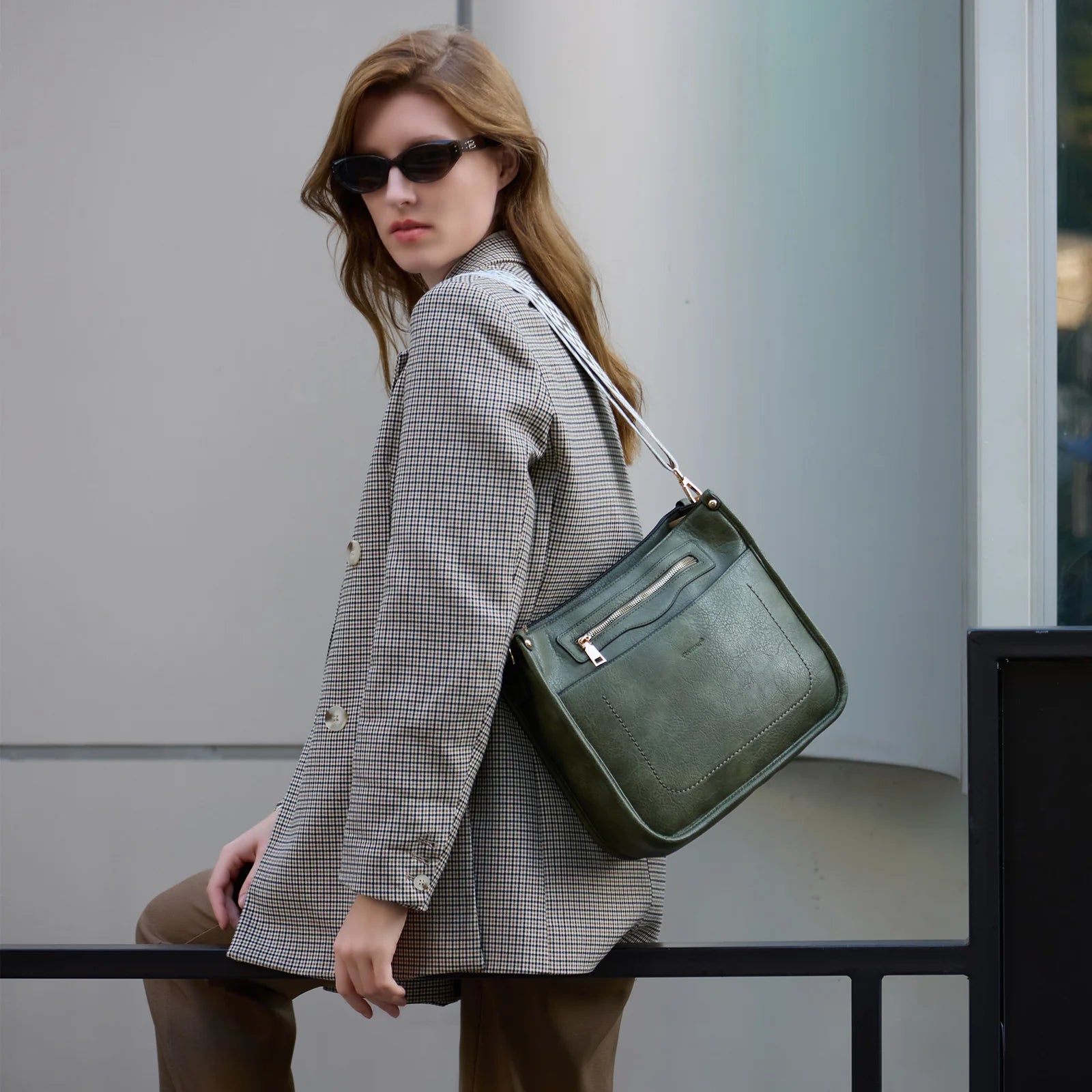 Sac Bandoulière Femme en Cuir Vintage avec Pochette Assortie – Élégance au Quotidien